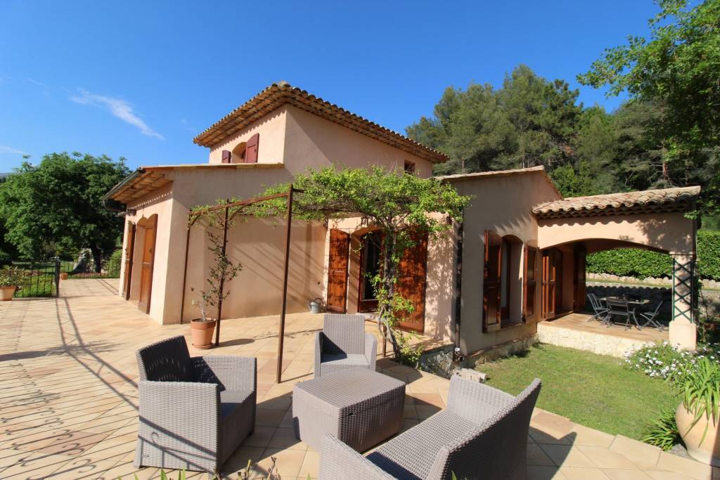 5-room house of around 183m² in Cabris